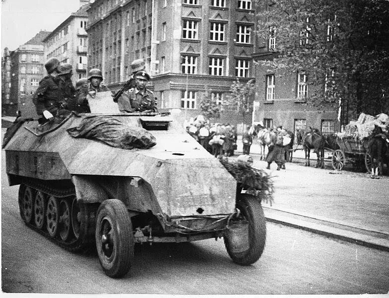 Красная армия в чехословакии. Пражское восстание 1945 РОА. Восстание в Праге 1945. Восстание в Праге 1945 РОА. РОА освобождение Праги.