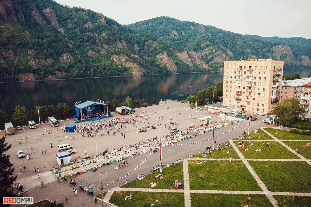 Г Дивногорск Красноярский край. Дивногорская набережная Красноярск. Набережная Дивногорска Красноярского края. Набережная Енисея в Дивногорске.