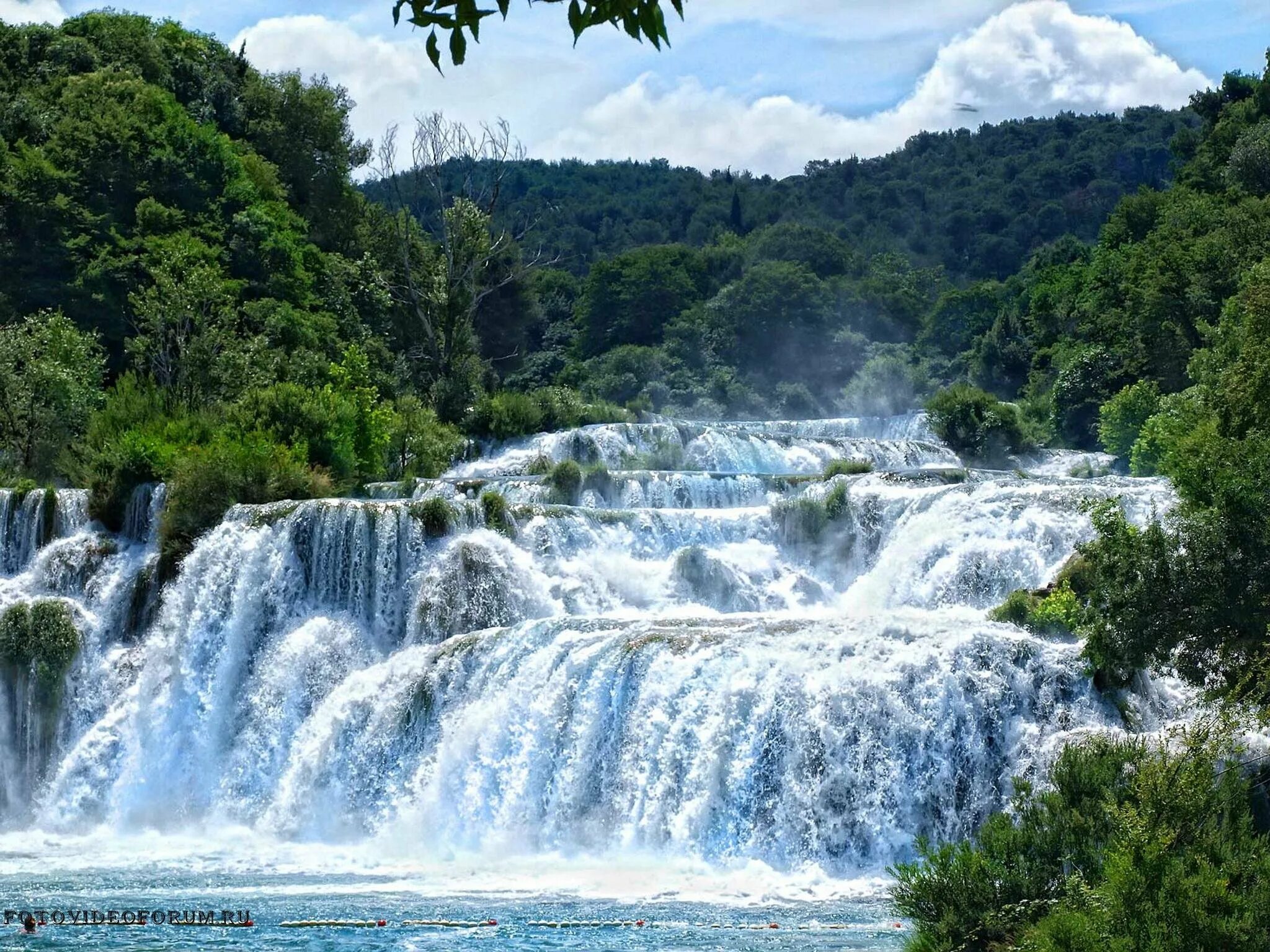 Водопады ю. Чвахеро водопад. Водопад картинки.