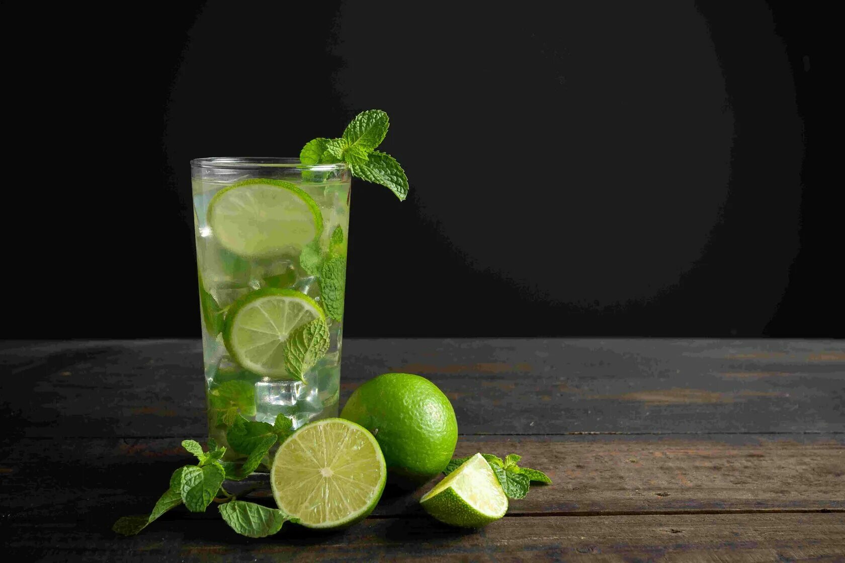 Лайм мохито. Мохито lemon lime. Мохито lemon lime. Мохито с лимоном и мятой. Мохито лайм мята.