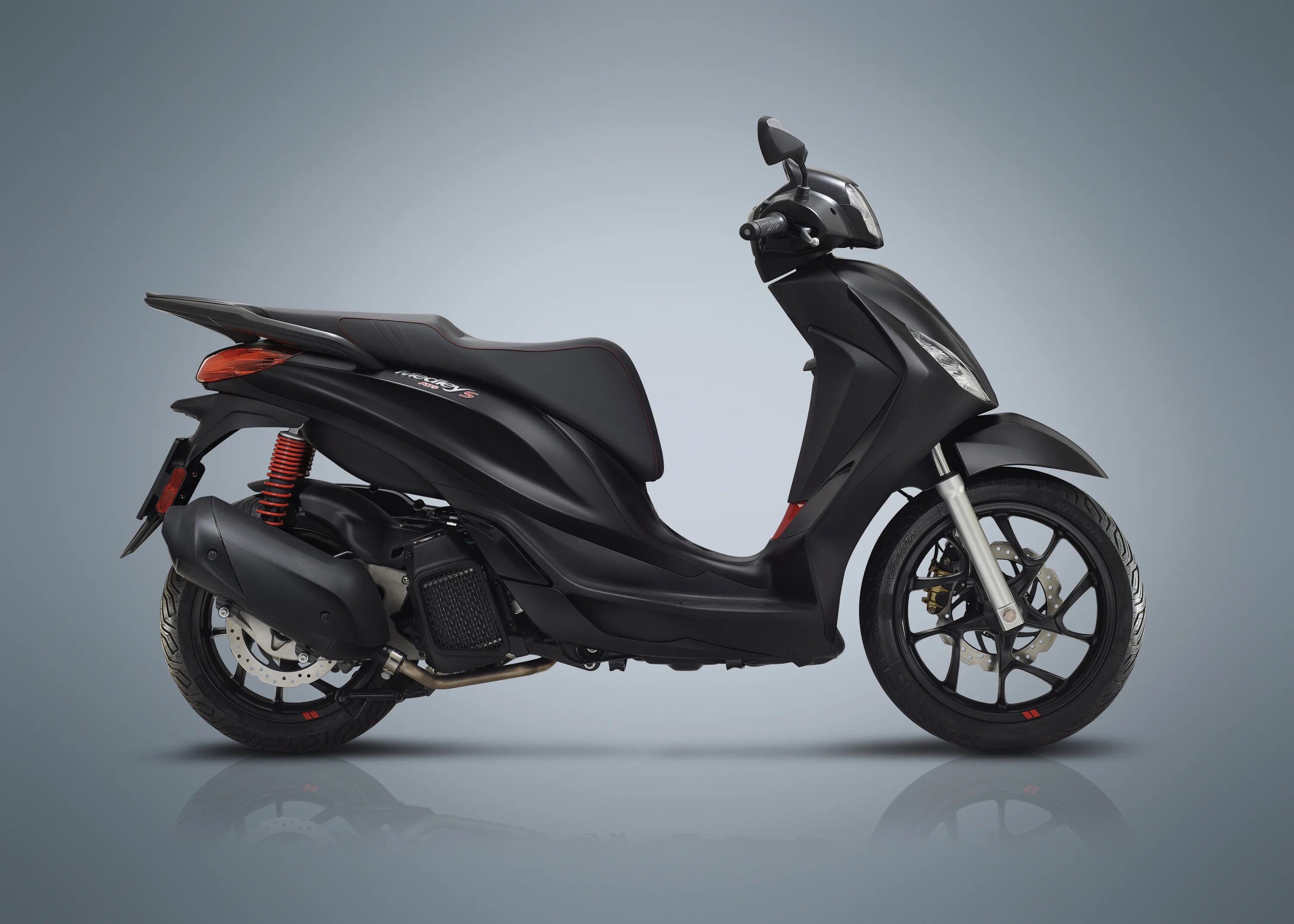 Скутер стелс 50 кубов. Скутер aerox yamaha 2022. Какие скутеры самые лучшие. Jet max cf250t-6a cfmoto. Yamaha aerox 2022.