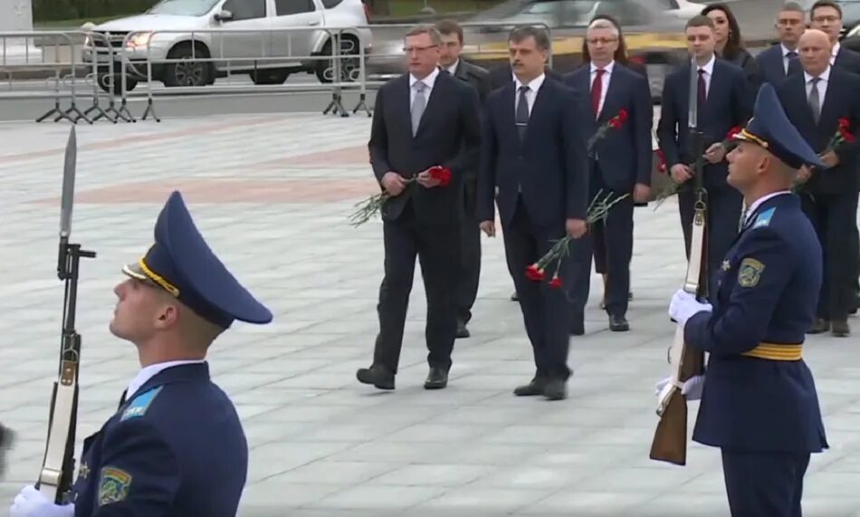 Посетить с официальным визитом. Посетить с официальным визитом