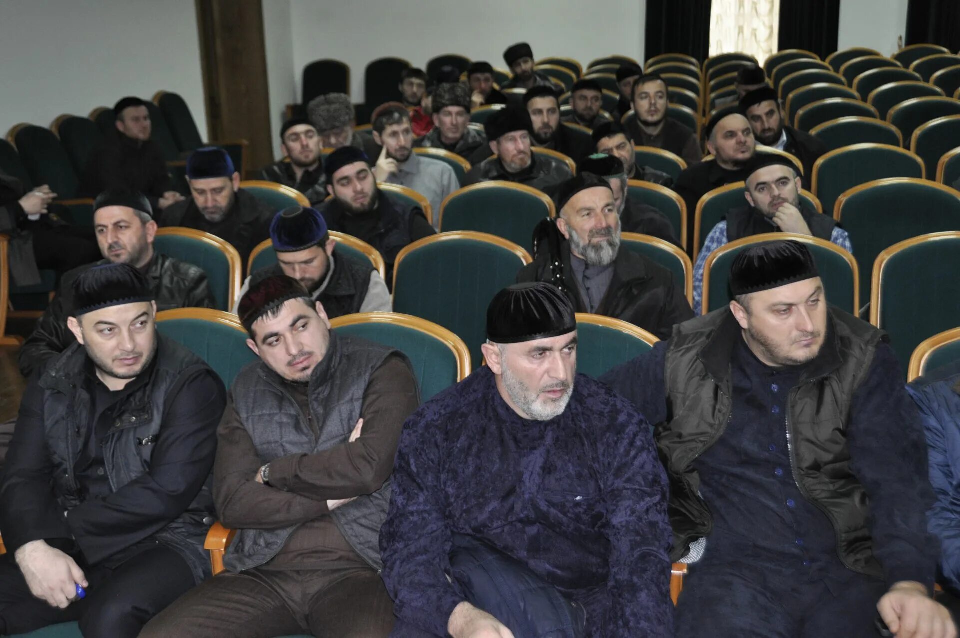 Заместитель муфтия чеченской республики валид. Муфтий чр салах-хаджи межиев. Заместитель муфтия чеченской республики валид. Муфтият грозный. Муфтият чечни.