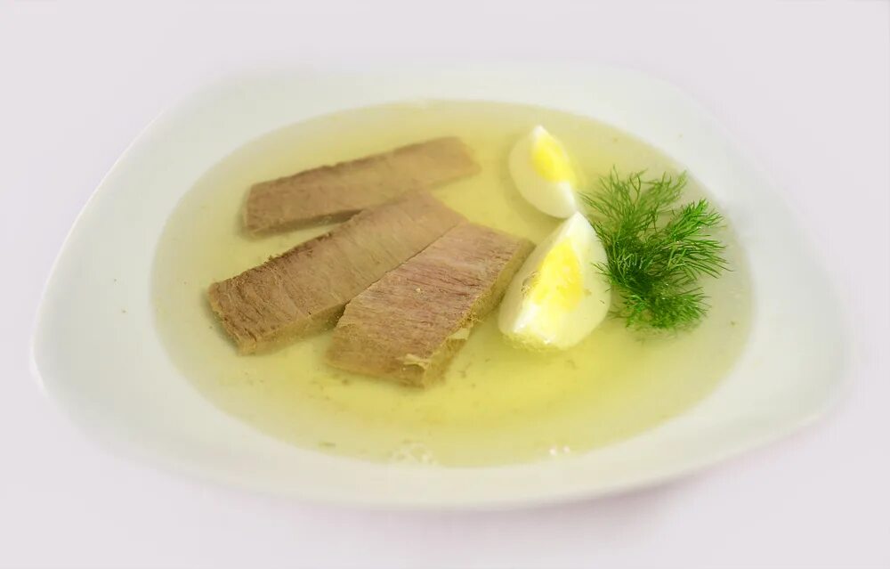 Бульон из говядины. Мясной бульон в кастрюле. Грузинский суп хашлама. Бульоны отварная говядина. Бульоны отварная говядина.