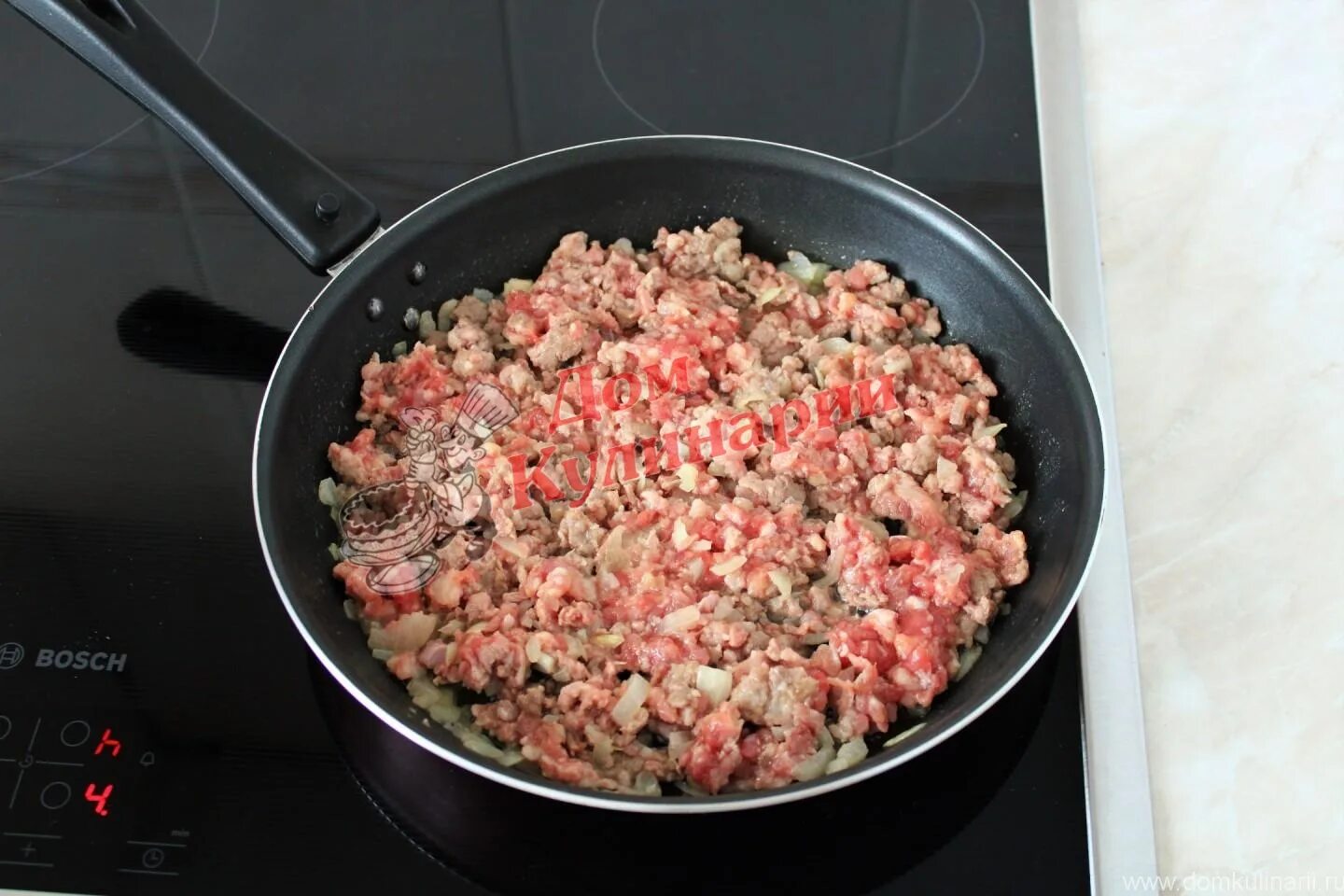 Как жарить фарш на сковороде с луком. Зразы мясные с фаршем. для фарша размять. как поджарить фарш без комочков?. чем размять фарш на сковороде.