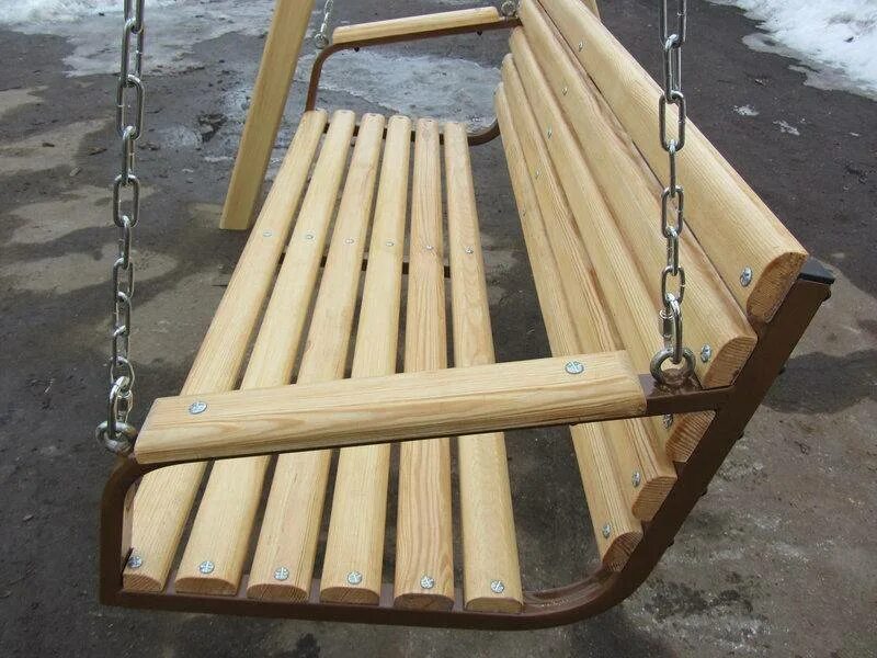 Скамейка со спинкой для качелей. Деревянное сиденье для качелей. Как сделать сиденье для качелей. Сидушка для качели со спинкой. Садовые качели из дерева.
