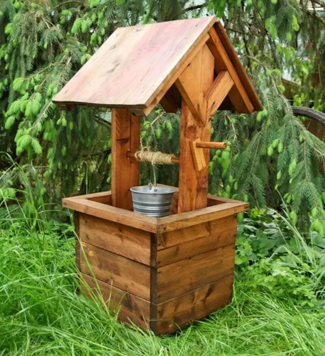 декоративный колодец. декор для сада колодец. декор для сада колодец. колодец в саду. колодец декоративный для детского сада.