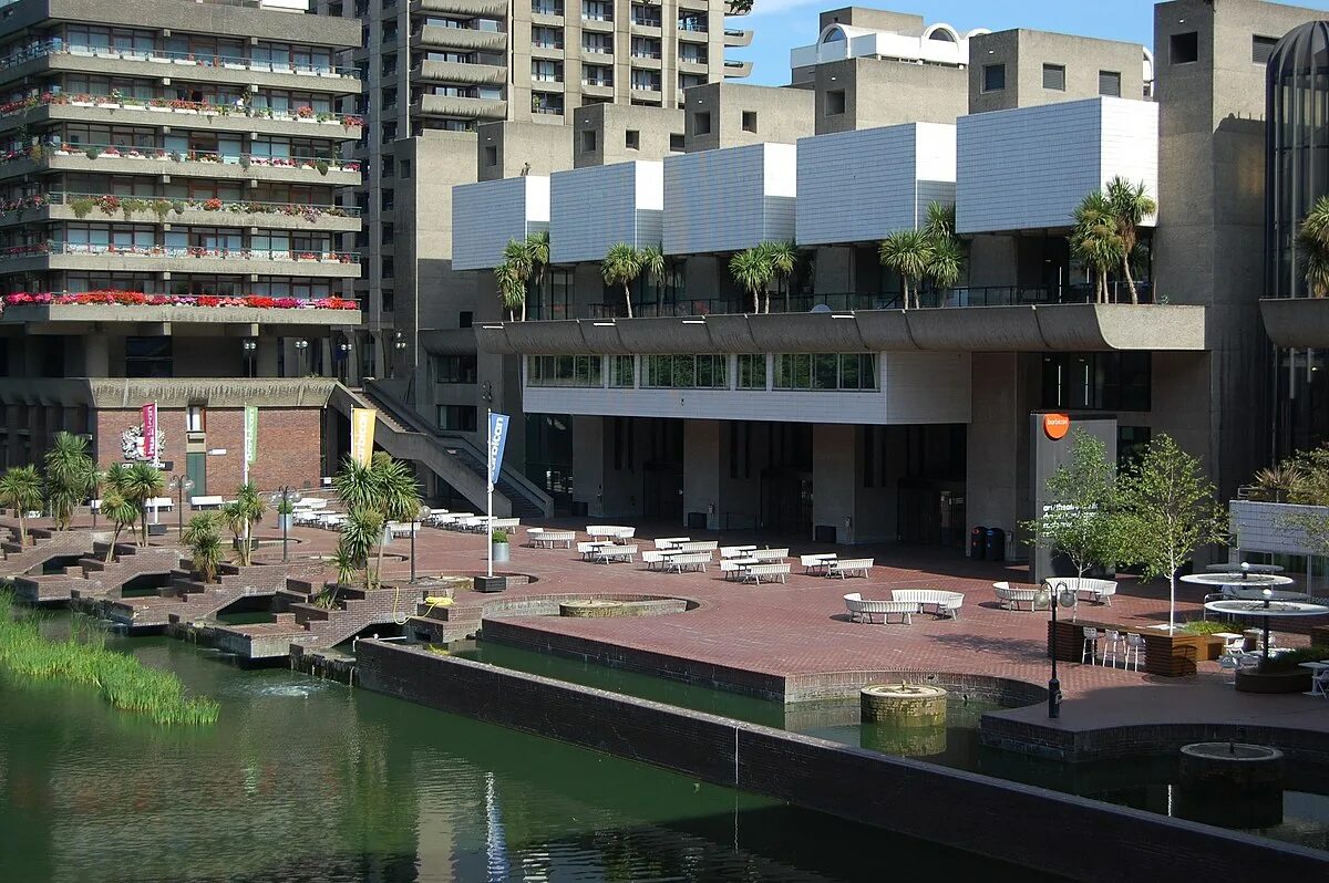 Барбикан напиток дубай. Что такое barbican в лондоне. Barbican театр. Barbican перевод. Барбикан южный лондон.