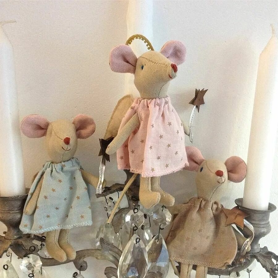 Крыса из папье маше. Лёгкие сшитые игрушки. Ткань крысы. Тканевые крысы. Фон с крысами.