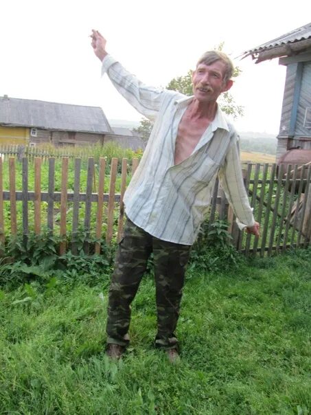 Паренек из деревни рядом с. Деревенский парень. сельский парень. мужик в деревне. мужчина из деревни.