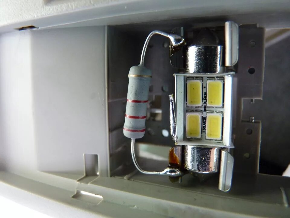 Сенсорный выключатель с пультом. Схема подключения лампочки 220. Почему не горит светодиодная лампа. Починить светодиодную лампочку. Светодиод загорается и гаснет.