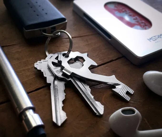Мини без ключей. Мультитул EDC. Мультитул на ключи. Leatherman на ключи. Мультитул для ключей от квартиры.