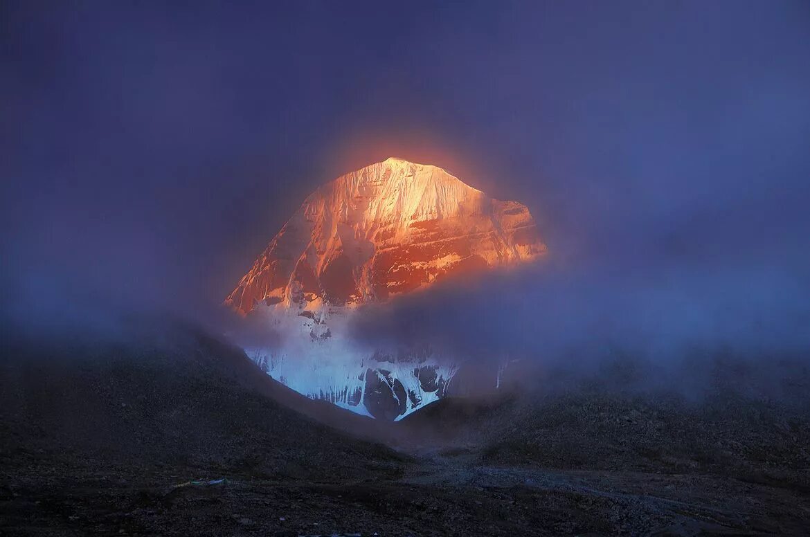 Долина шива. Гора шивы кайлас. Гора шивы кайлас. Невероятное небо с высоты кайлаша. Шива кайлас.