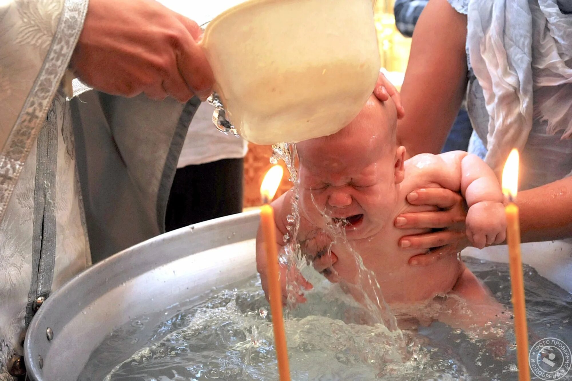 Крестить ребенка. Обряд крещения. Таинство крещения младенца. Крещение малыша. После крещения младенца