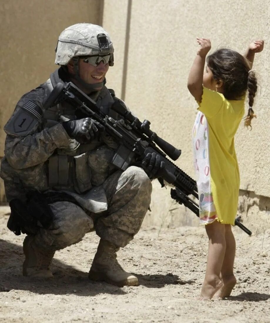 Солдат смотрит в даль. He a soldier. Военные фото. Still soldier. He a soldier.