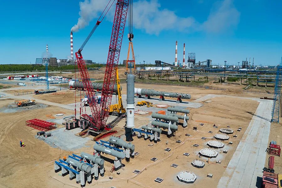 нефтяные сооружения. строительство нефтегазового комплекса. газпром нефть омский нпз. нефтяное оборудование. сибур муравленковский гпз.