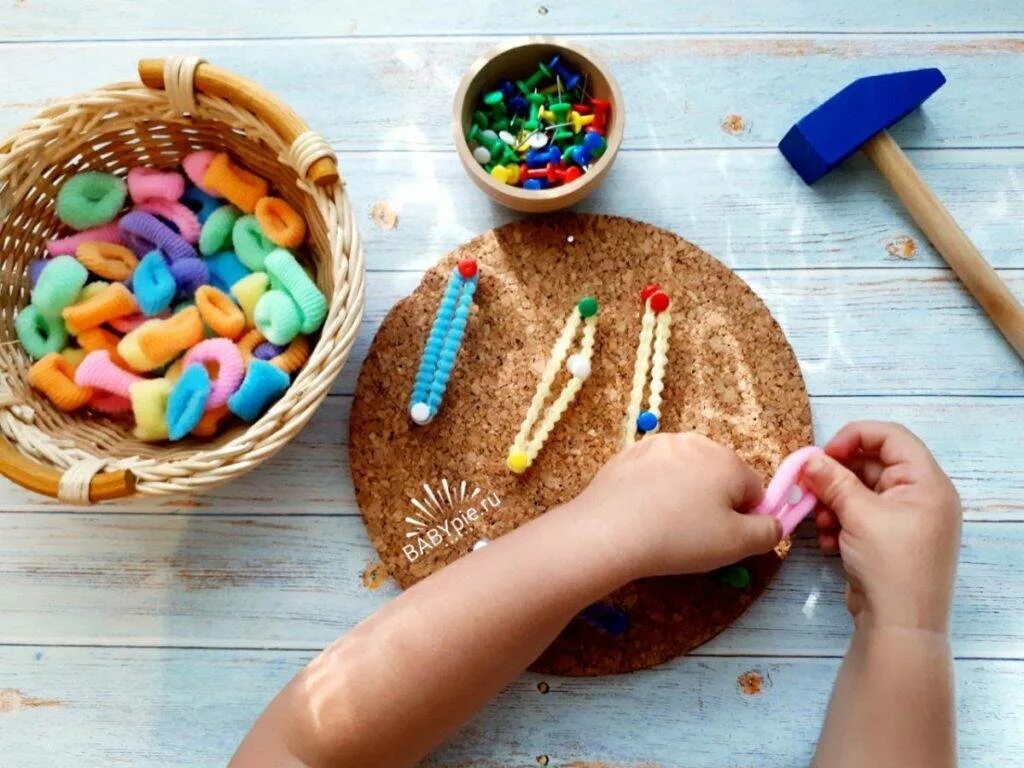 Семейные игры. Интересные занятия для детей. Самостоятельное игры детей в детском доме. Совместные игры с детьми. Чем занять ребенка 14.