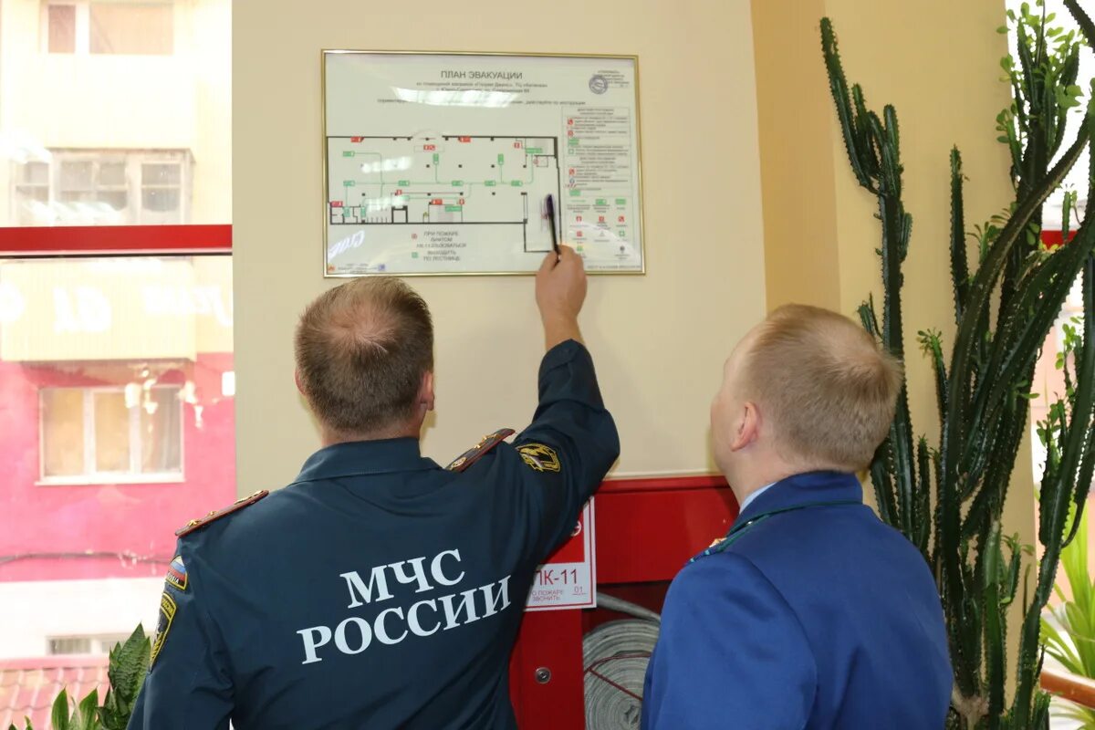 Мчс пожарная безопасность. Пожарные испытания. Плановые пожарная проверка. Пожарная проверка. Пожарный инспектор.