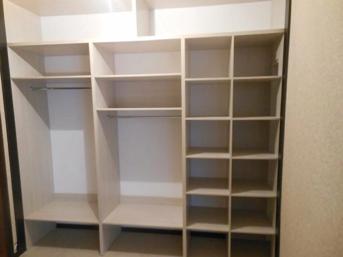 Шкаф из дсп своими руками. Сделать шкаф из дсп. Самодельный шкаф купе. Самодельный встроенный шкаф купе. Шкаф из дсп.