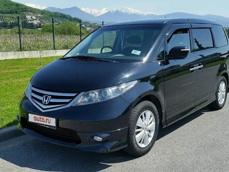 Honda минивэн stepwgn 2014. Минивэн хонда с пробегом. Минивэн honda stepwgn правый руль. Хонда минивэн правый руль 2010. Минивэн honda stepwgn 2010 серебристый.