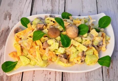 Салат с грудкой с грибами яйцом