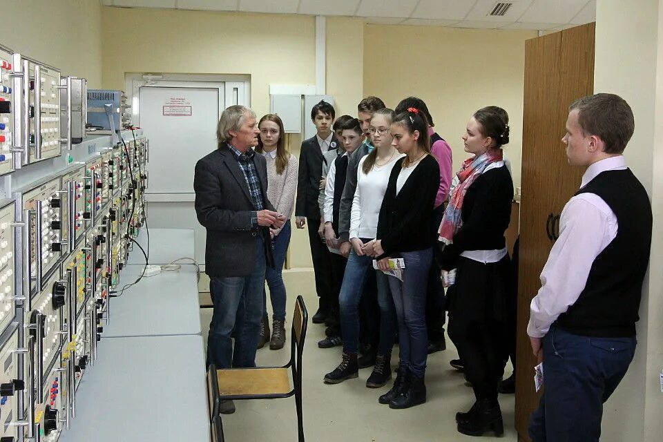 Школа 16 ижевск директор. Ижевск, ул. Архитектора берша 16 ижевск. Школа 16 ижевск официальный сайт. Спутник ижевск.