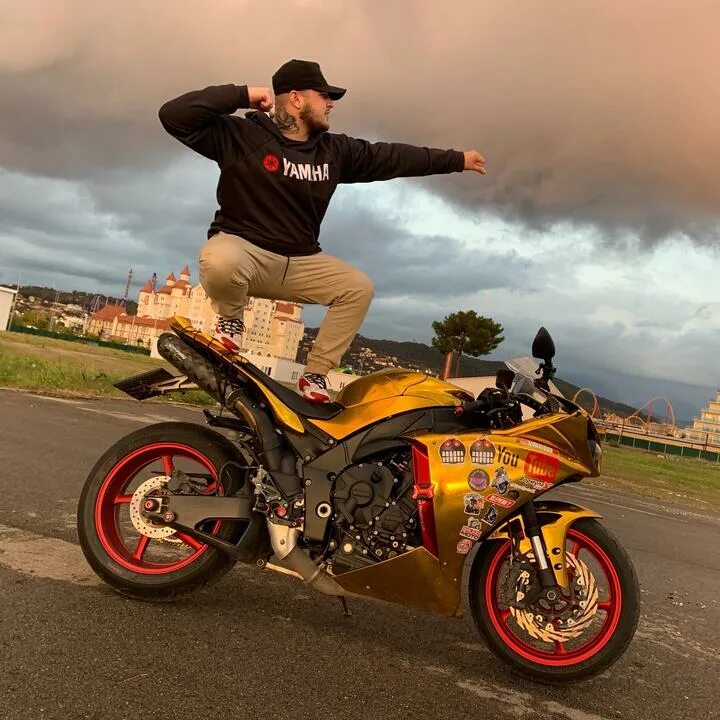 Ямаха р1 золотая. Yamaha r1 diablo. Yamaha r1 gold. Золотая р 1. Yamaha r1 diablo.