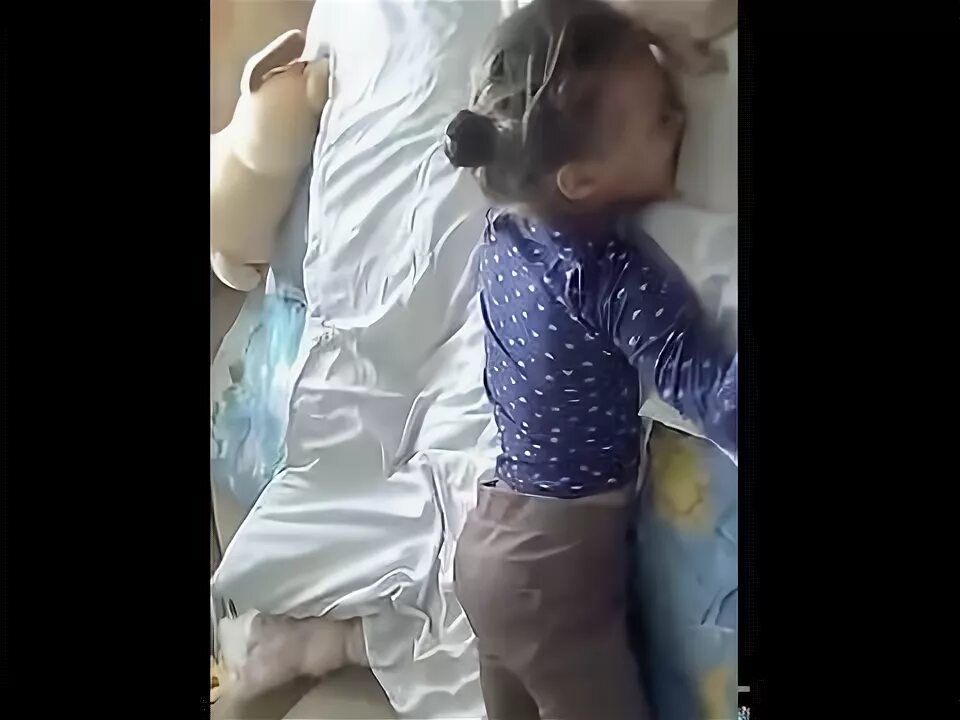 Спящую сестренку. Перископ милена. Дарья пынзарь эфир перископ. Вебка перископ. Лапаю сестренку.