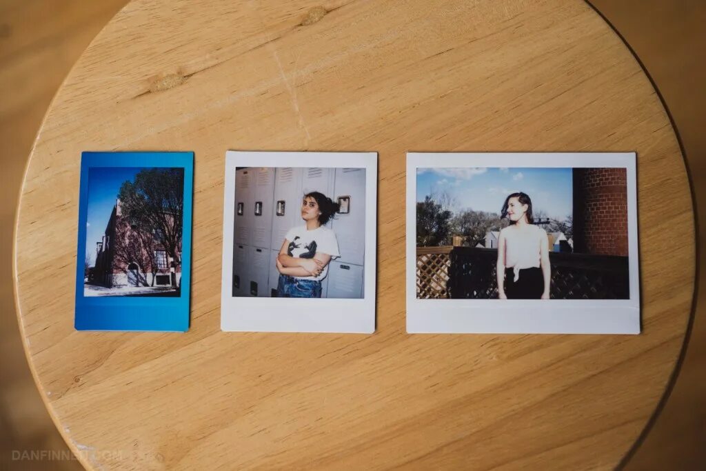Инстакс мини размер. Полароид fujifilm instax square. fujifilm instax mini 11 размер снимка. instax mini square wide. формат фотокарточки polaroid instax mini.