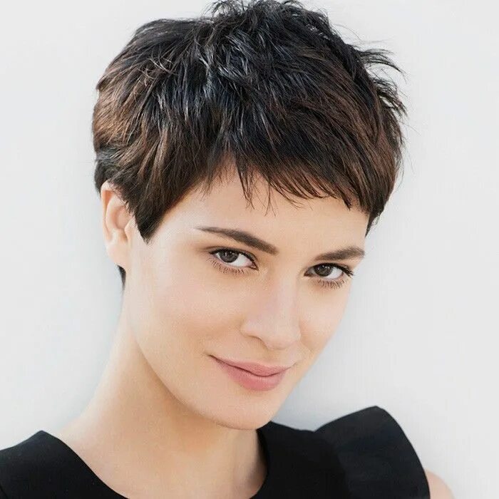 Short haired woman. Стрижка Гарсон Пикси. Стрижка Гарсон Гаврош. Короткие стрижки Боб Гарсон Гаврош. Пикси Гаврош.