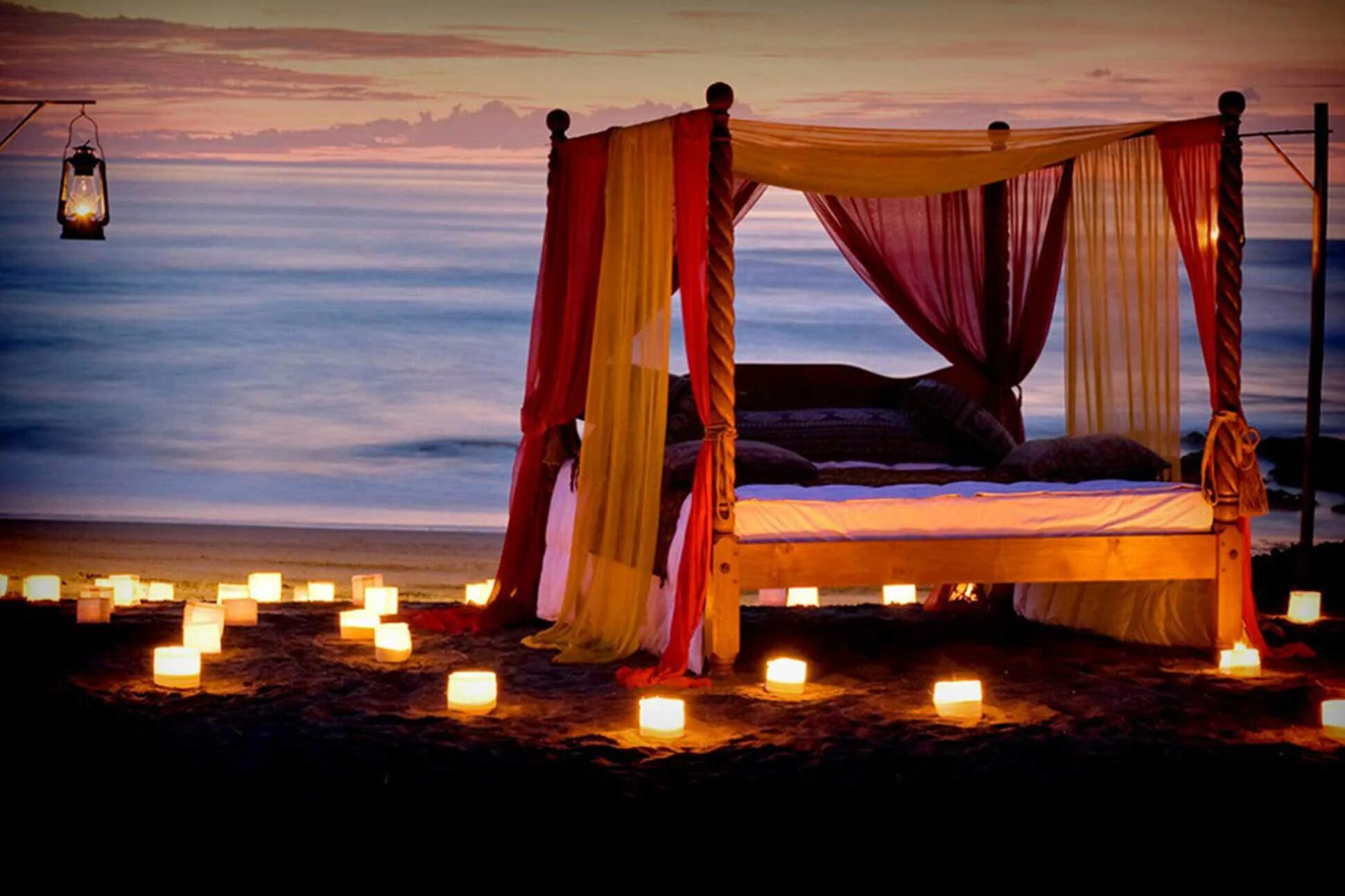 Beach date. Пикник на пляже. Beach date. Влюбленная пара. Влюбленные на берегу моря.