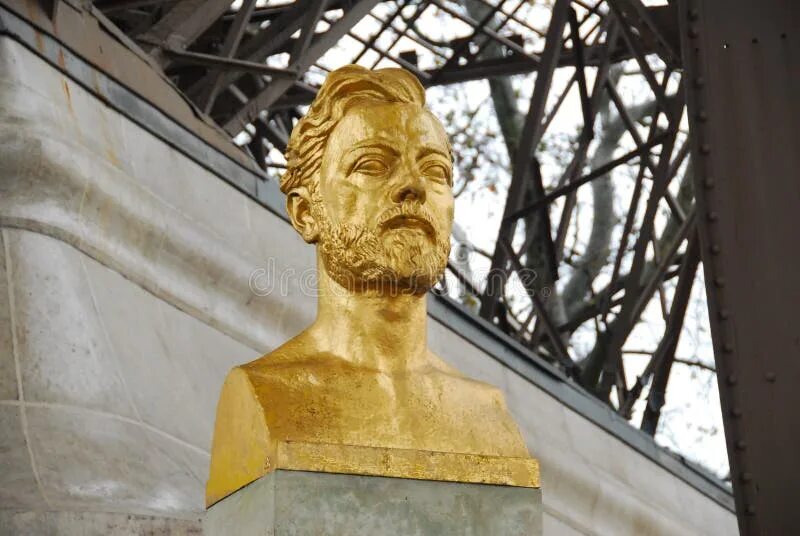 Gustave eiffel also built the statue. Gustave eiffel bust. могила эйфель. гюстав эйфель инженер.
