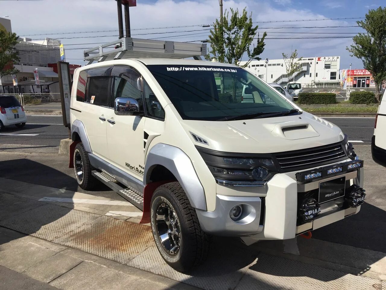 Delica d5. Митсубиси Делика д5. Делика 5. Mitsubishi Delica d:5.