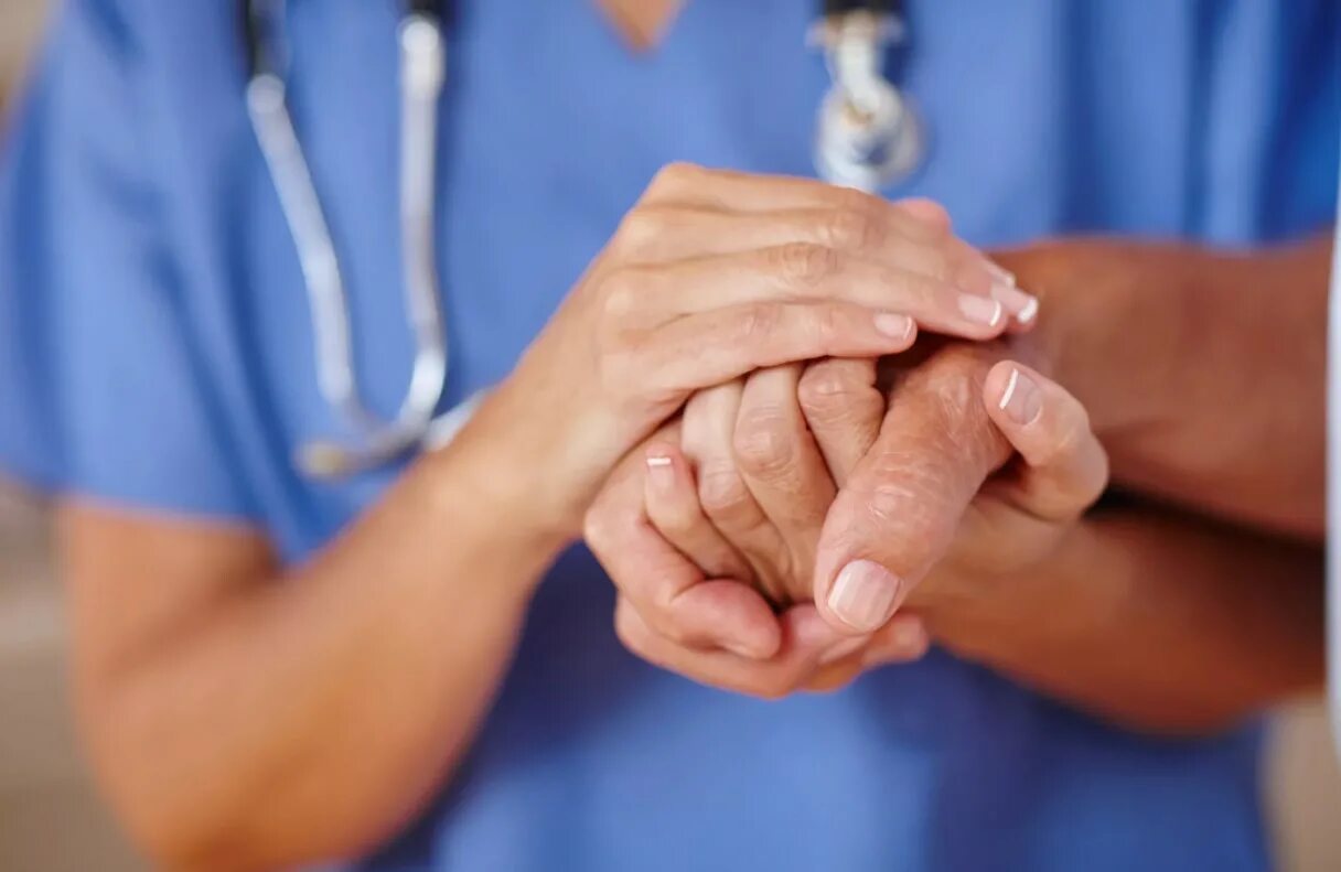 Хоспис для умирающих больных. Фонды помощи онкобольным взрослым в россии. Помощь онкологическим больным. Паллиатив это в медицине. Пожилые люди медицина.