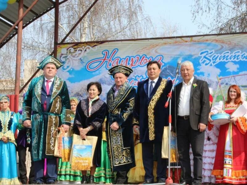 Бурлинский район алтайский сайт. Бурлинский район Алтайский край. Село Новосельское Бурлинского района Алтайского края. Сайт администрации Бурлинского района. Село Новосельское Бурлинский район.