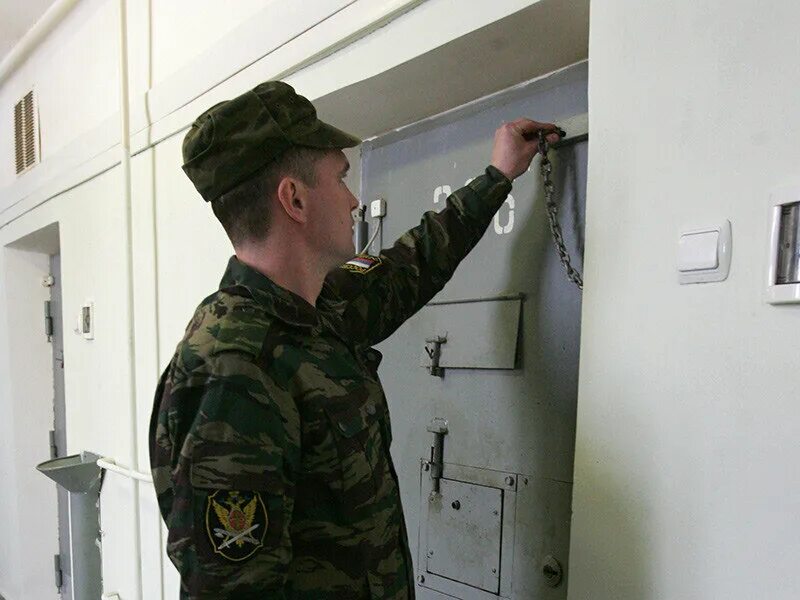 Исполнение ареста военнослужащих