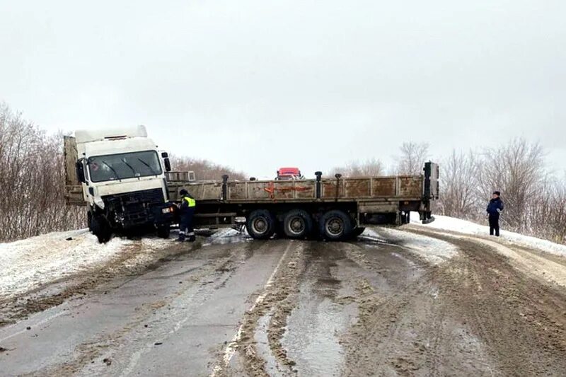 Аварии в области за неделю. ДТП 23.12.2022 трасса Кантемировка Воронежская. ДТП 2 11 2022 Воронежской области. ДТП Воронеж Россошь на трассе.