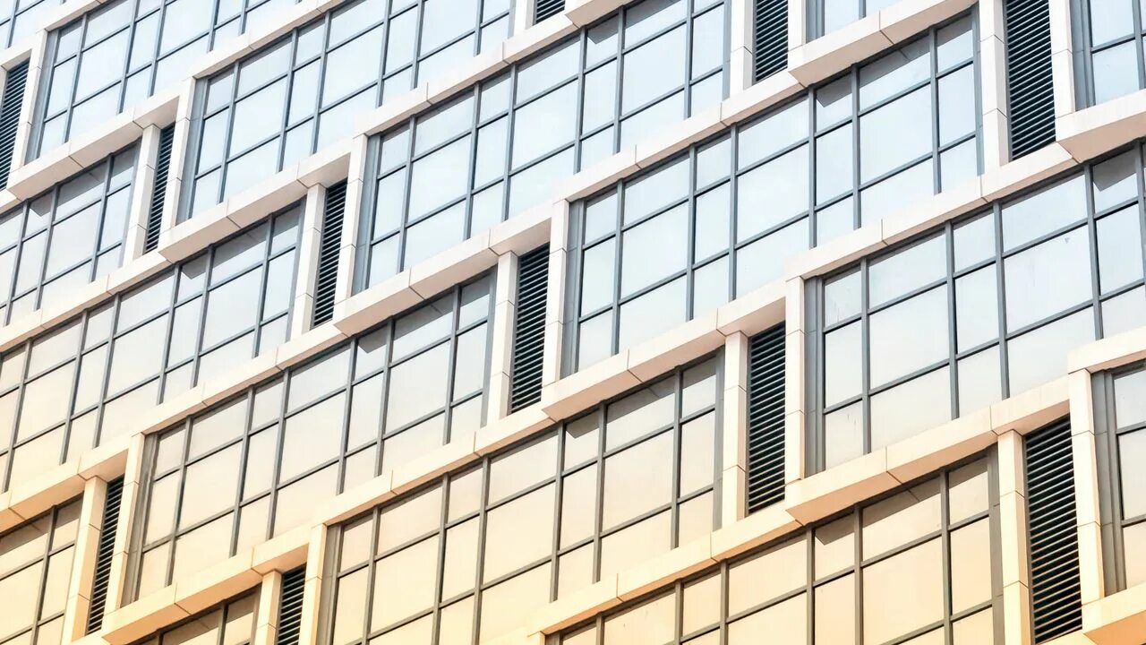 Окна building. Стеклянные окна. Окна building. Окна на фасаде. Современное здание окна.