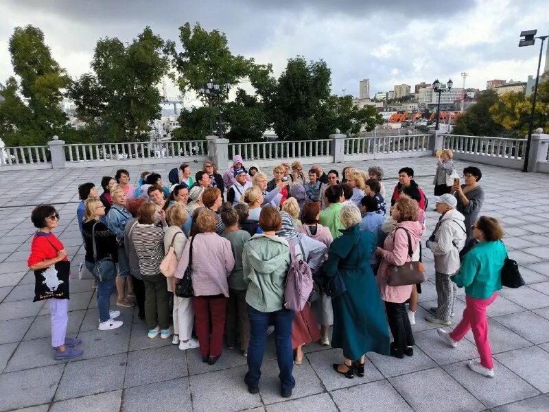 гид владивосток. миллионка экскурсия владивосток. пешие прогулки по городу. экскурсовод владивосток. экскурсия по городу.