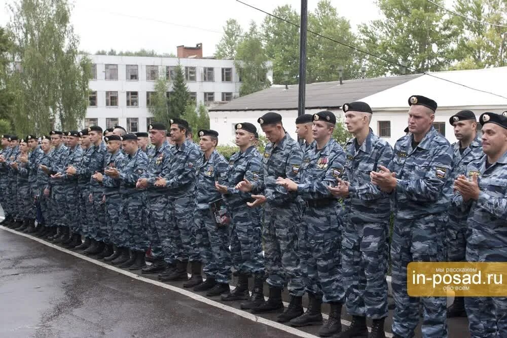 Снаряжение бойца омон. Омон в тонированной. Форма московского омона. Омон приглашает на службу. График омон.