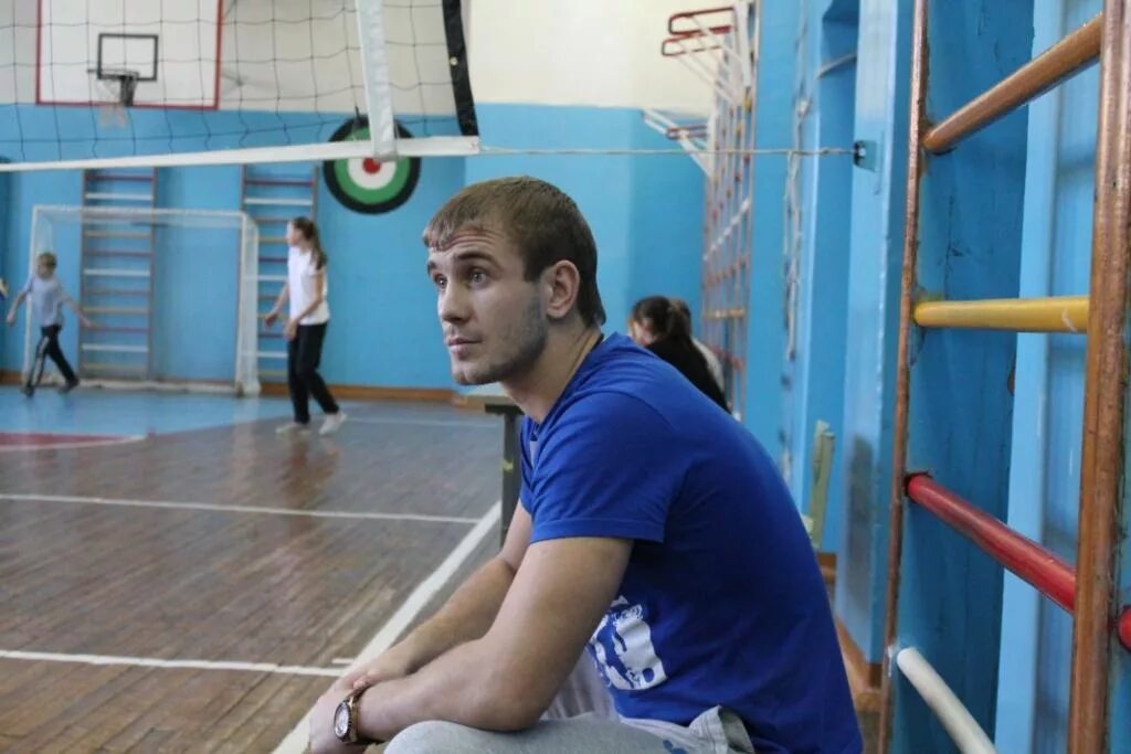 Команда город шахты. Учитель физкультуры. Спортзал волейбол школа. Школа 1238 учителя физкультуры. Кабинет учителя физкультуры.