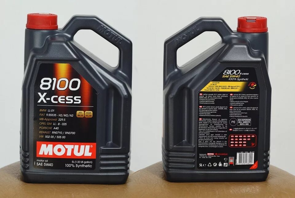 Залил масло мотюль. Моторное масло мотюль 5w40. Motul 5 40. Масло Motul 8100.