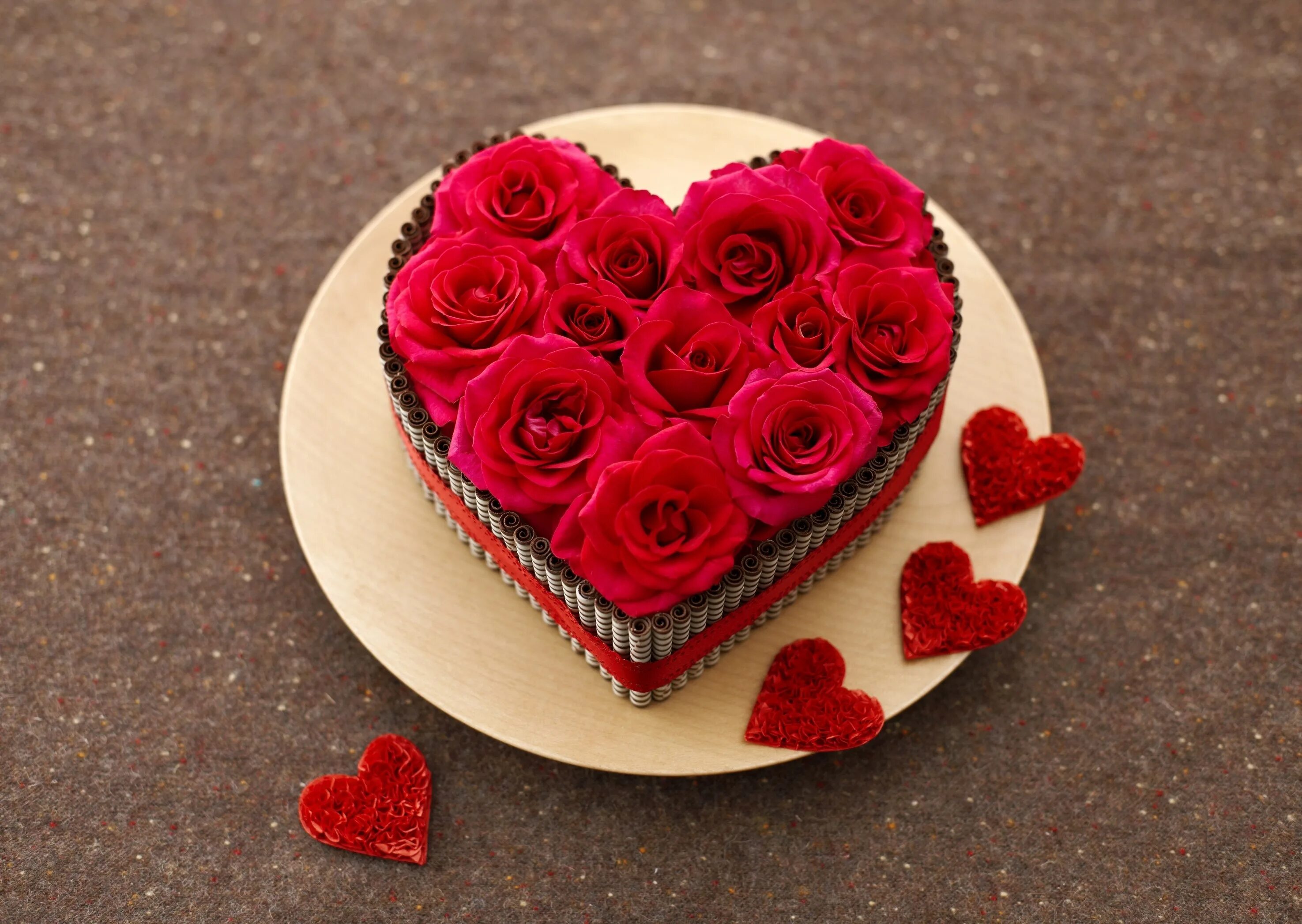 Valentine's roses. Цветы сердечки. Торт в виде сердца. Торт с сердечками. Цветы в виде сердца.