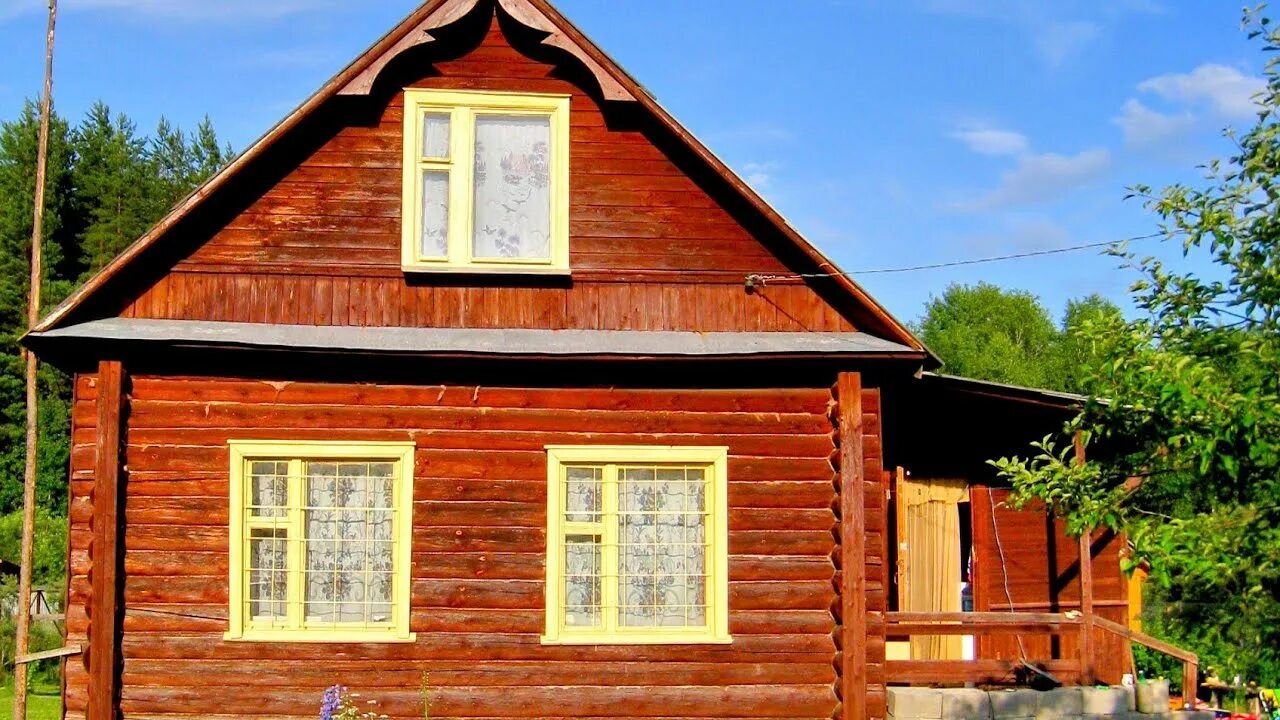 Продавать ли дом в деревне. Домик в деревне. частный дом деревенский.