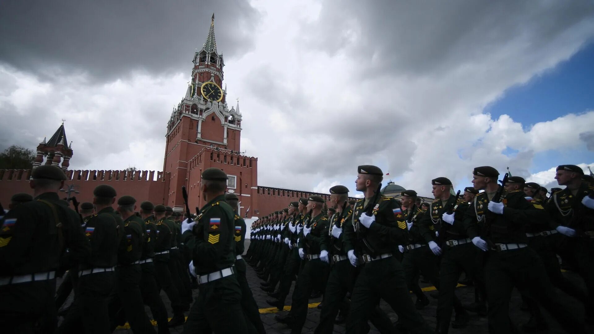 Зачем парад. Парад 2022 в Москве. Парад 9 мая 2022 в Москве. Военный парад на красной площади 9 мая 2022.