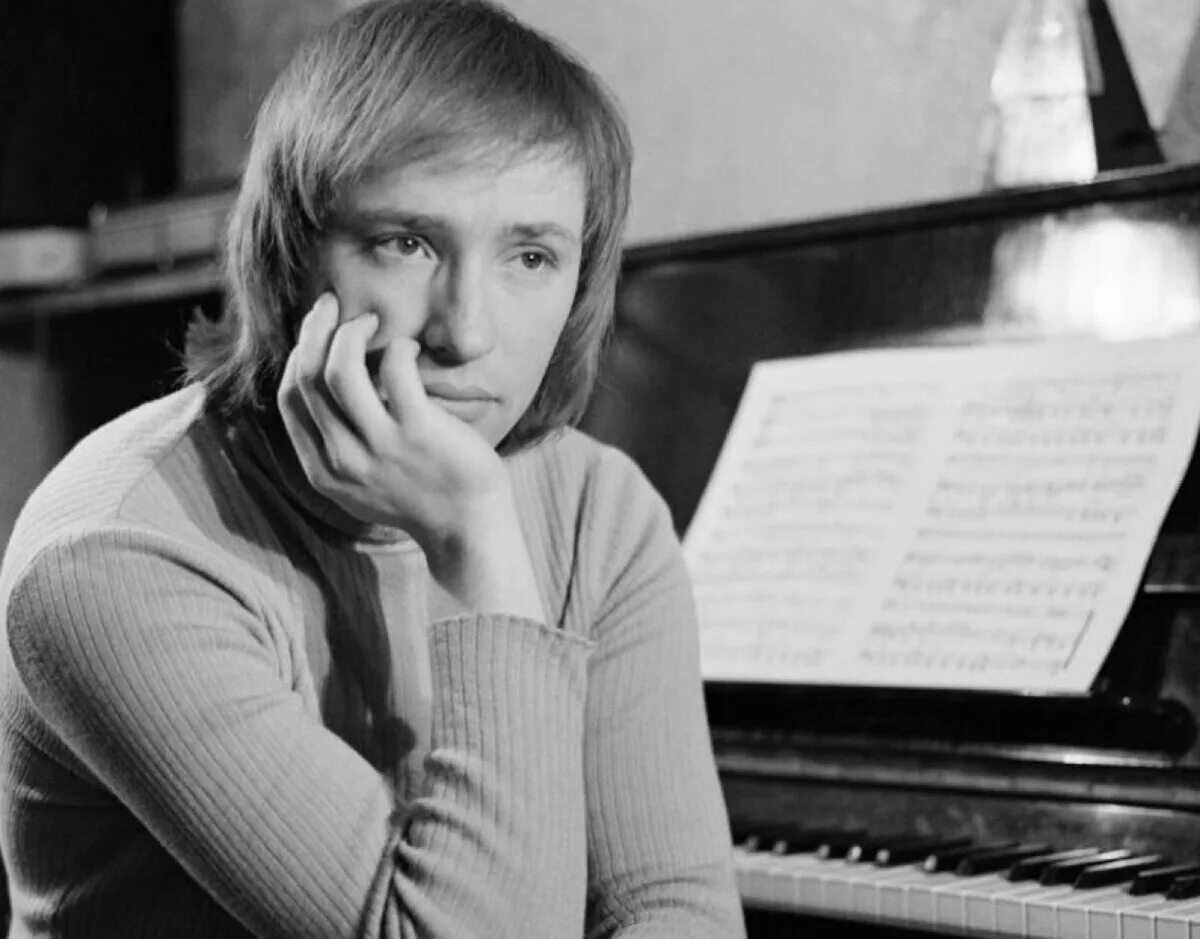 Певец укупник. Композиторы 90 х годов. Композиторы 90 х годов. Композиторы 90 х годов. Певец укупник.