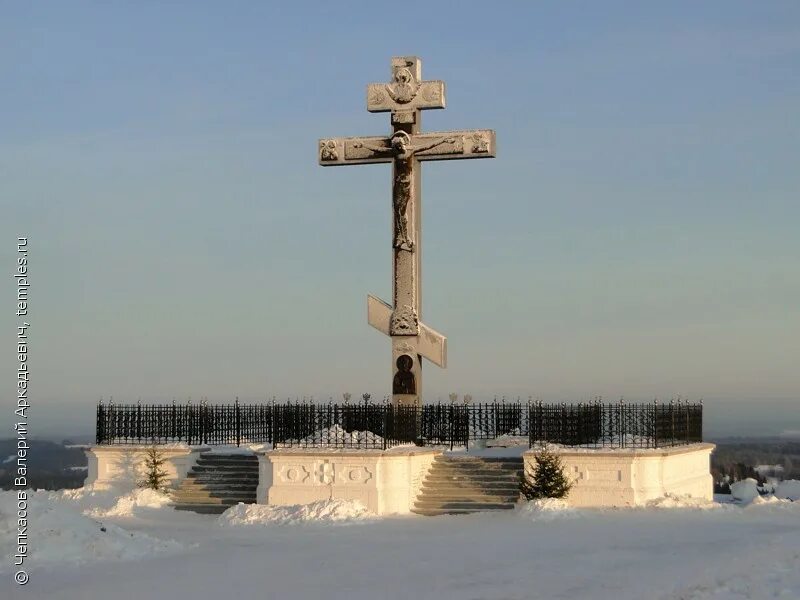 крест монастыря. шота руставели в монастыре святого креста. грузинский крестовый монастырь в иерусалиме. животворящий крест господень иерусалим. русские поклонные каменные кресты.
