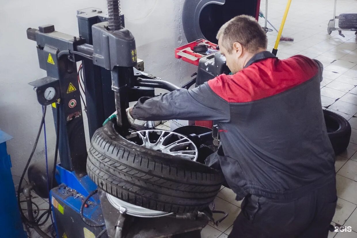 Стенд шиномонтажный мтм 100. Ремонт опель. Шиномонтаж балансировка. Переобувка 4 колеса. Автосервис самозанятый.