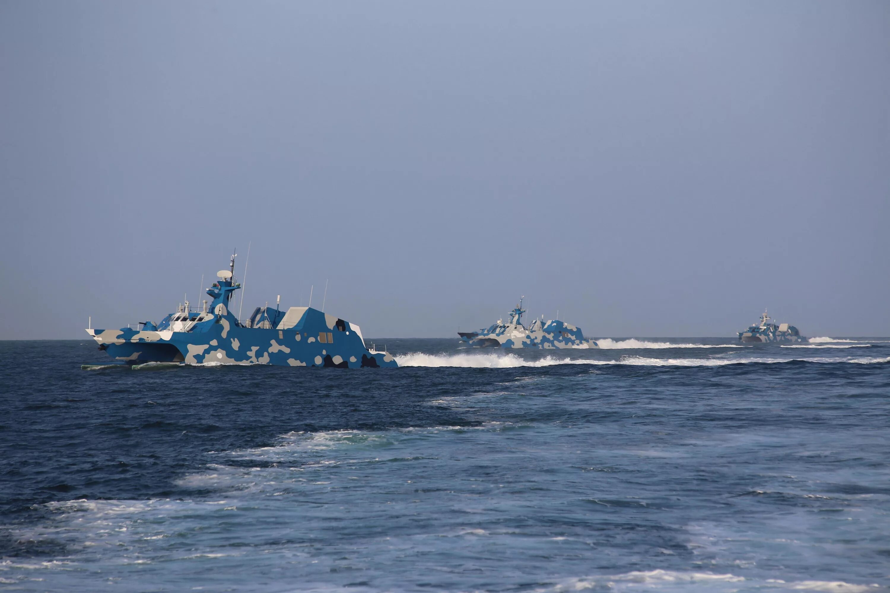Южно китайское море кораблей. Вмф китая катера. как китайские вмф путём выходят в море показать видио.