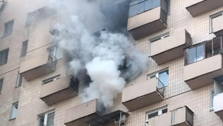 Что горит на васильевском острове. Пожар на васильевском острове сейчас. пожар многоэтажка. пожар в высотке. горит квартира.